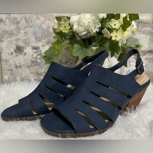 Bella Vita Navy Strappy Sandals